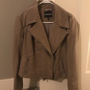Tan/brown like new leather jacket